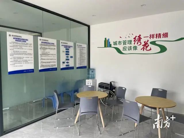 驿站既是城市管理工作人员的办公休息场所,也是便民服务的阵地。 南方+ 周柳妤 拍摄 图片