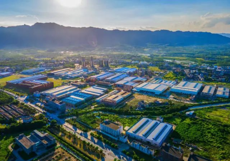 恩平坚定高质量发展,坚持制造业当家,深入推进“工业振兴”“园区再造”工程。图为恩平工业园内。 图片
