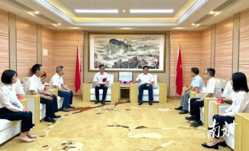 黎沛荣鼓励侨综组把荣誉转化为动力,努力在恩平推进“百千万工程”、做好“五城共建”等工作中当好先进模范。 图片