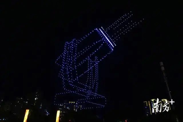 企业主要生产舞台灯光设备、电子元件及组件制造。 图片