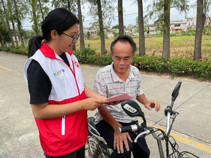 11月7日在黎塘村委会开展移风易俗、破除陈规陋习”宣传教育活动 (4).jpg