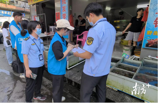 开展食品安全“你点我检”活动。 图片