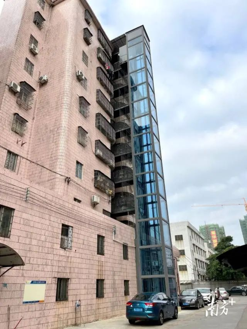 原广平化工员工宿舍楼加装了电梯。 南方+ 周柳妤 拍摄 图片