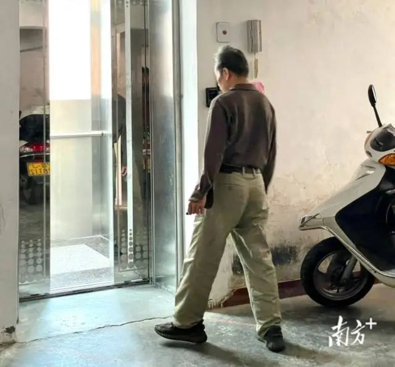 老旧小区加装电梯成为居民生活需求。 南方+ 周柳妤 拍摄 图片