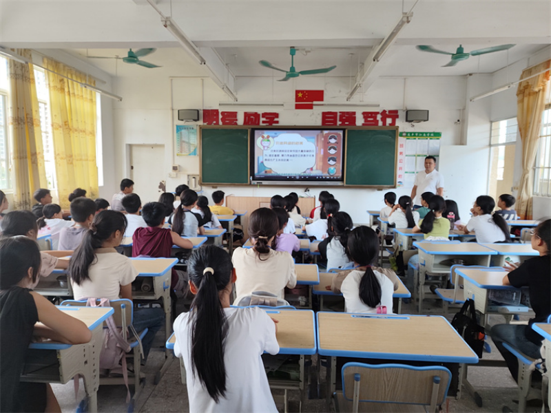 2.主办单位：快猫
委网信办  活动时间：2024年7月9日  地点：快猫
江南学校  活动主题：2024年快猫
预防未成年人网络沉迷宣传教育活动--“营造清朗网络空间  共筑健康网络防线”专题讲座.jpg