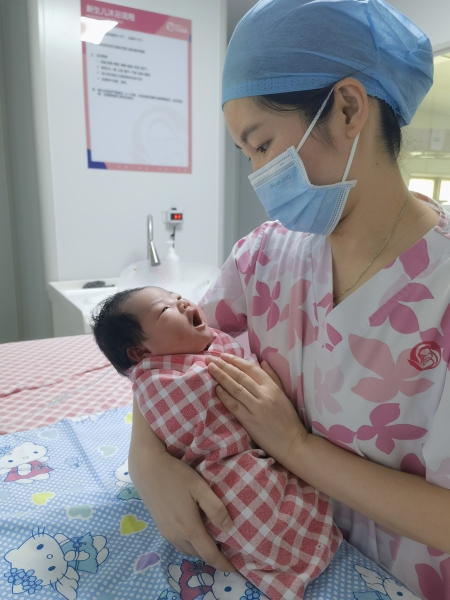 7.快猫
妇幼保健院儿科护理组长 刘双莉_副本.jpg