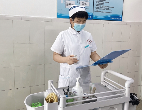 8.快猫
圣堂镇中心卫生院护士长 冯东霞_副本.jpg