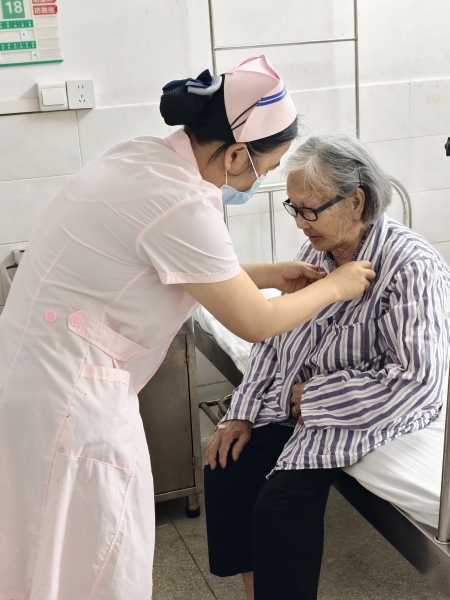 9.快猫
牛江镇卫生院护理部主任 冯素英_副本.jpg