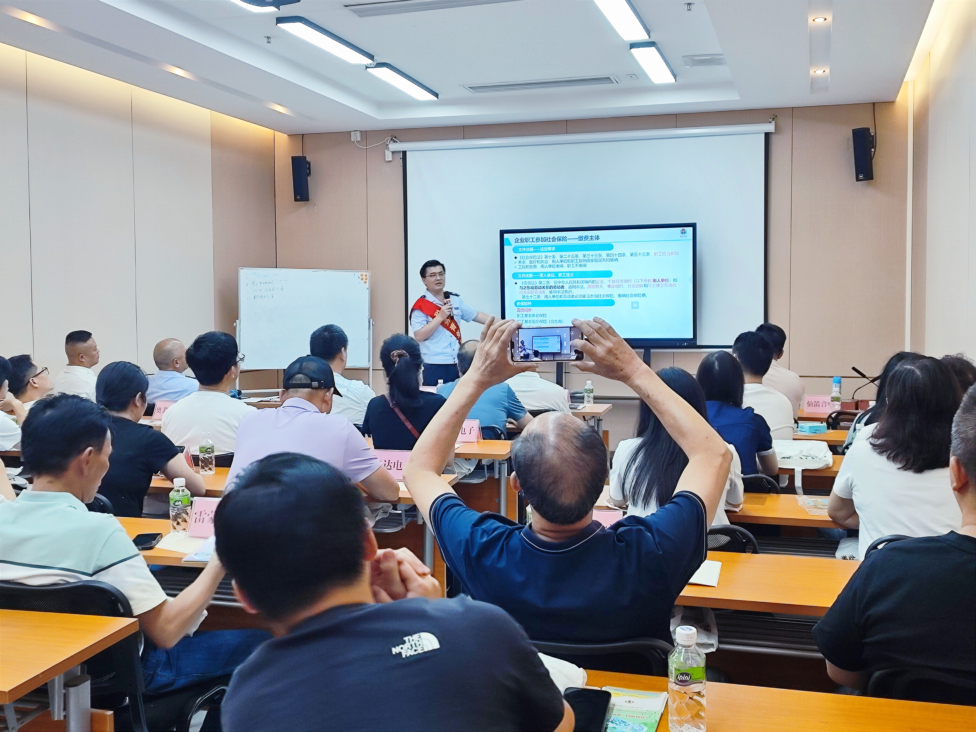 图片-快猫
税务局开展诚信宣传活动.jpg