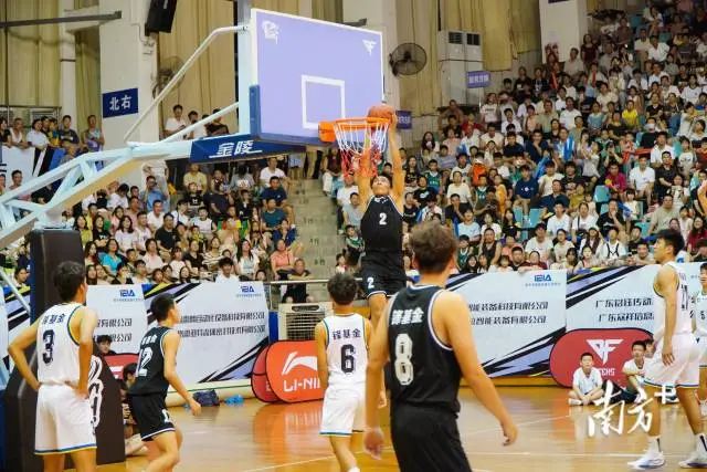 菁英表演赛点燃观众热情。 南方+ 周柳妤 拍摄 图片