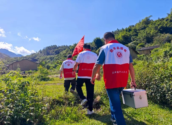 快猫
中医党员志愿服务队赴大田岑洞。.jpg