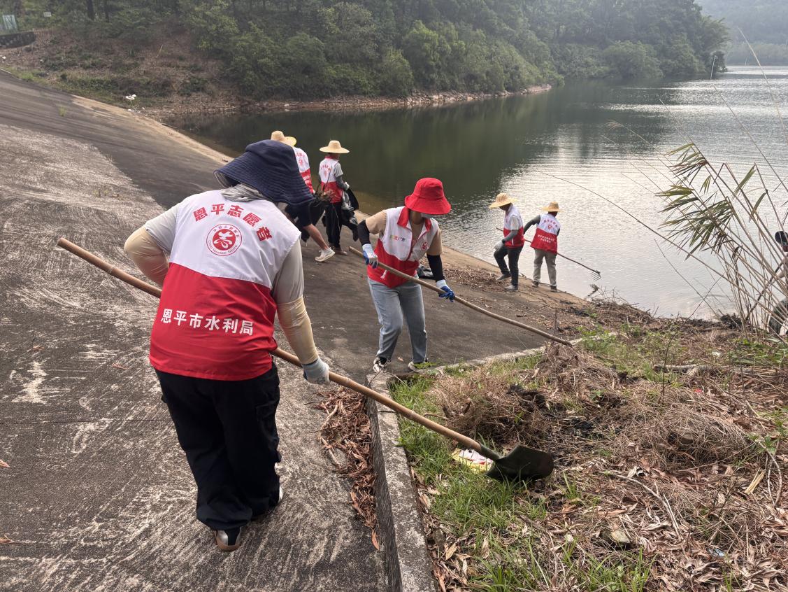 快猫
水利系统：“夫妻档”并肩防“疫”，携手筑牢健康“防护墙”