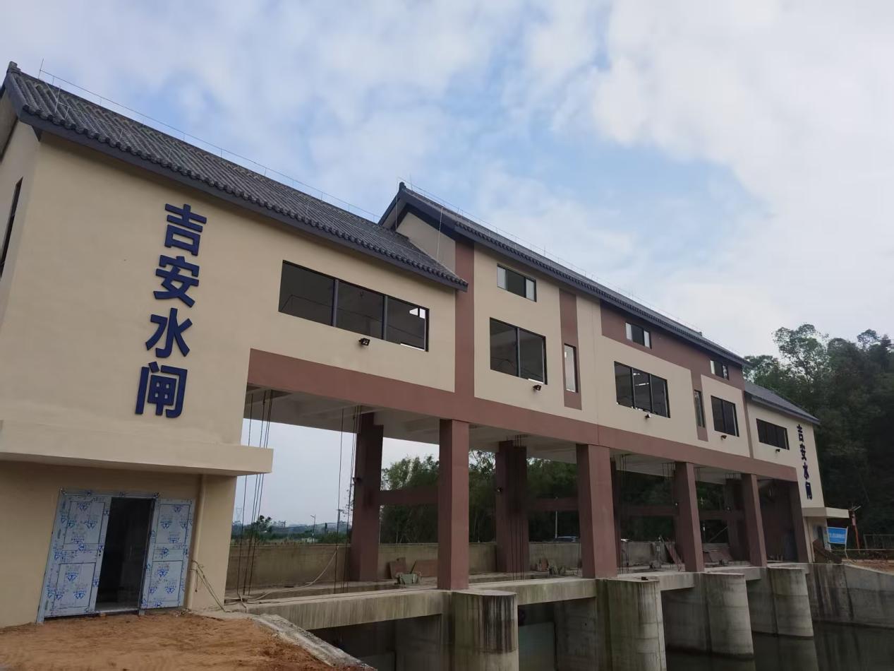 抢抓施工黄金期，加快推进吉安水闸收尾工作