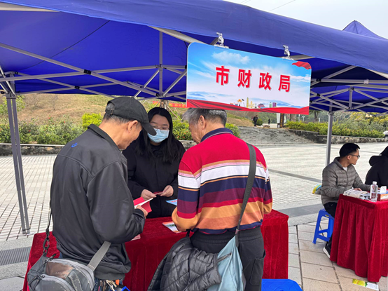 快猫
财政局开展2025年“宪法宣传周”宣传活动