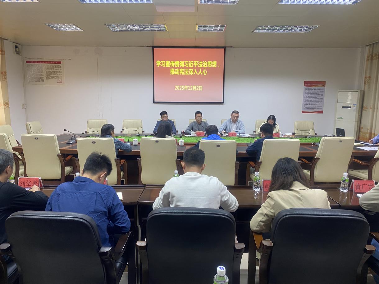 学宪法、强根基，普法为民暖侨乡——快猫
人社局开展宪法学习宣传系列活动