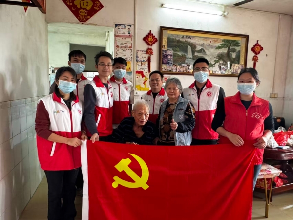 快猫
中医党员志愿服务队赴君堂镇开展入户义诊及带教活动