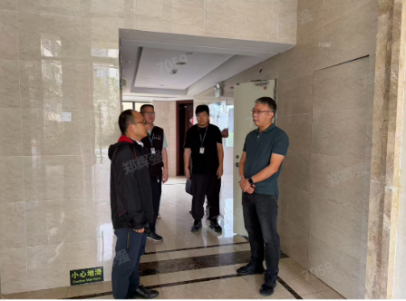 市应急管理局赴东成镇开展安全检查工作