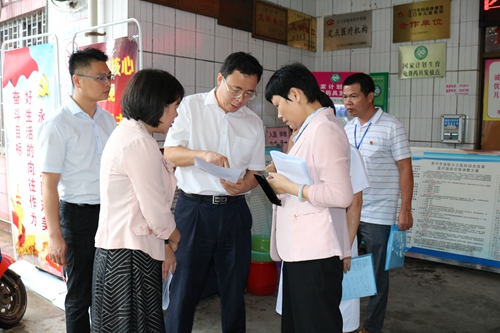 副本1、市长刘兵了解市妇幼保健院发展总体情况.jpg 副本1、市长刘兵了解市妇幼保健院发展总体情况.jpg