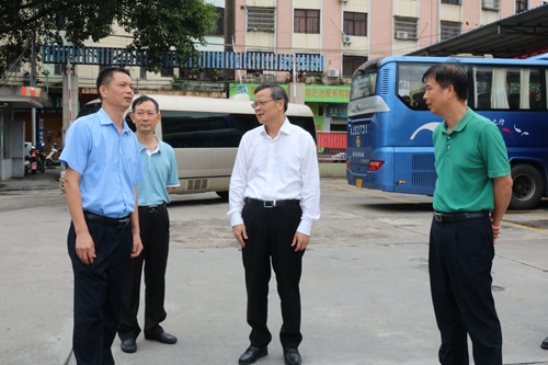 副本3、调研组一行在汽车总站调研.jpg 副本3、调研组一行在汽车总站调研.jpg