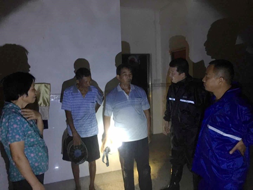 副本8镇委委员、武装部长冯悦赞转移人员.jpg 副本8镇委委员、武装部长冯悦赞转移人员.jpg