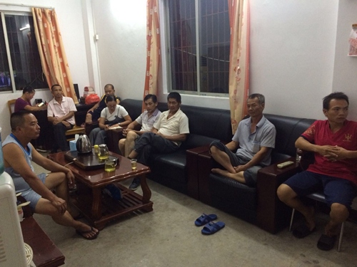 副本15仕洞村党支部书记郑秀娟带领全体村干部值班值守.jpg 副本15仕洞村党支部书记郑秀娟带领全体村干部值班值守.jpg