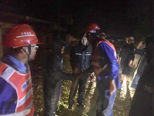 副本21开春高速牛江段项目部李总率队支援.jpg 副本21开春高速牛江段项目部李总率队支援.jpg