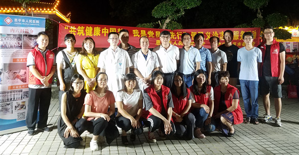 4.医务人员和志愿者合影_副本.jpg 4.医务人员和志愿者合影_副本.jpg